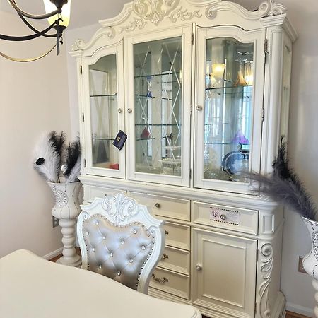 Special Rate Worthy Posh And Magnificent 4 Bedrooms And Two & Half Bath Ґрінбелт Екстер'єр фото