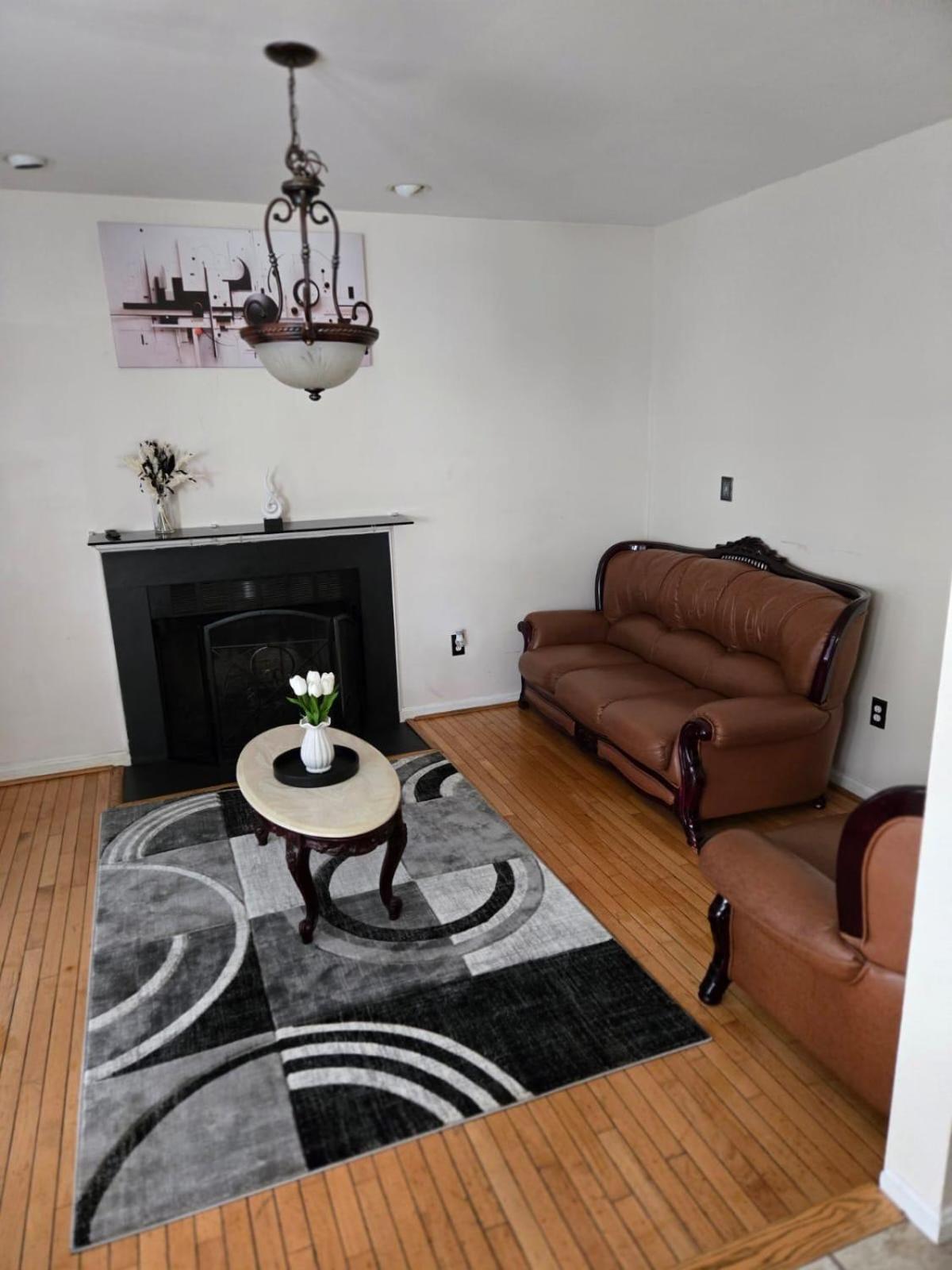 Special Rate Worthy Posh And Magnificent 4 Bedrooms And Two & Half Bath Ґрінбелт Екстер'єр фото